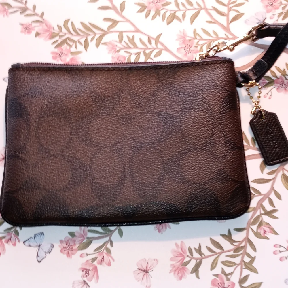 Coach wristlet - Picture 2 of 4